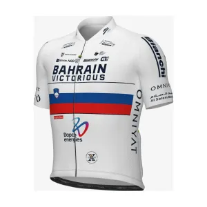 ALÉ Cyklistický dres s krátkym rukávom - BAHRAIN VICTORIOUS CAMPIONE SLOVENIA 2026 - biela/modrá/červená ALÉ Cyklistický dres s krátkym rukávom - BAHRAIN VICTORIOUS CAMPIONE SLOVENIA 2026 - biela/modrá/červená