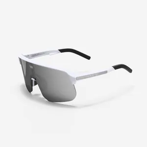 Príslušenstvo a výživa > Okuliare a ďalekohľady > Slnečné okuliare > Cyklistické slnečné okuliare - Cyklistické okuliare Kware kat. 3 biele Príslušenstvo a výživa > Okuliare a ďalekohľady > Slnečné okuliare > Cyklistické slnečné okuliare - Cyklistické okuliare Kware kat. 3 biele