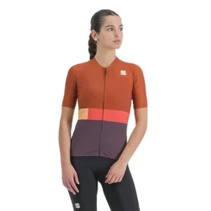 Dámsky cyklistický dres s krátkym rukávom SPORTFUL Snap w jrs, huckleberry cayenna red Dámsky cyklistický dres s krátkym rukávom SPORTFUL Snap w jrs, huckleberry cayenna red