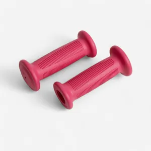 Športy > Cyklistika > Servis bicyklov > Gripy a omotávky na riadidlá bicyklov > Gripy na riadidlá bicyklov - Rukoväte na odrážadlo k 14 a 16-palcovému bicyklu ružové (2 ks) Športy > Cyklistika > Servis bicyklov > Gripy a omotávky na riadidlá bicyklov > Gripy na riadidlá bicyklov - Rukoväte na odrážadlo k 14 a 16-palcovému bicyklu ružové (2 ks)