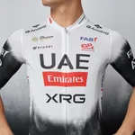 PISSEI Cyklistický dres s krátkym rukávom - UAE TEAM EMIRATES 2025 REPLICA - biela/čierna PISSEI Cyklistický dres s krátkym rukávom - UAE TEAM EMIRATES 2025 REPLICA - biela/čierna